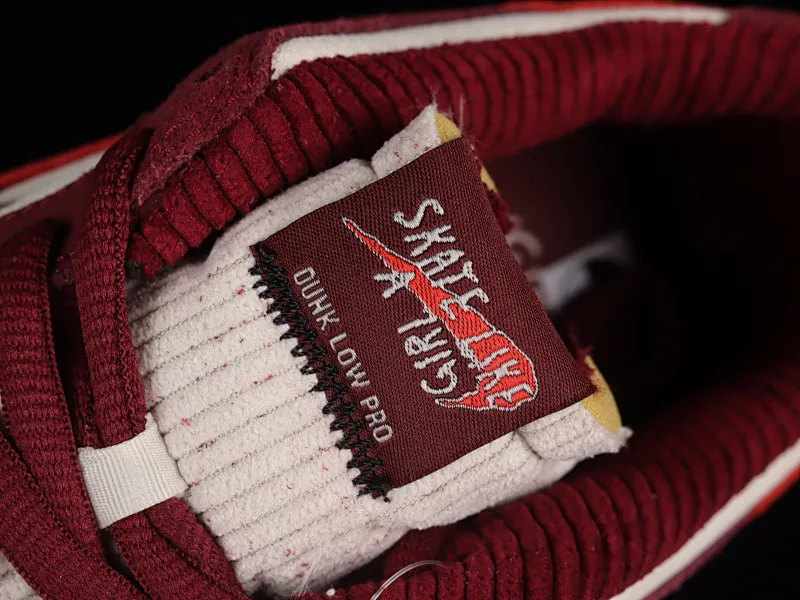 All categories Nk SB Dunk Series Nk SB Dunk Low Low-top sneakers M version Skate Like a Girl x Nk SB Dunk Low joint model Strawberry Bear SB low-top casual sports skateboard shoes DX4589-600